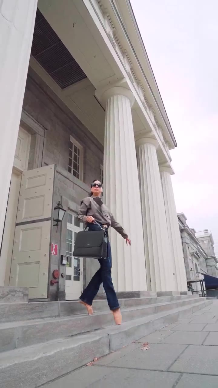 Sous les colonnes de la ville
