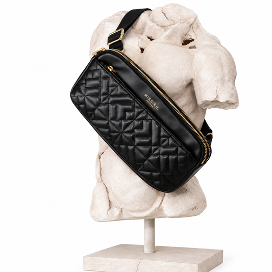 Miss Xena - Noir (Sac banane matelassé en cuir végane – Porté taille ou bandoulière)